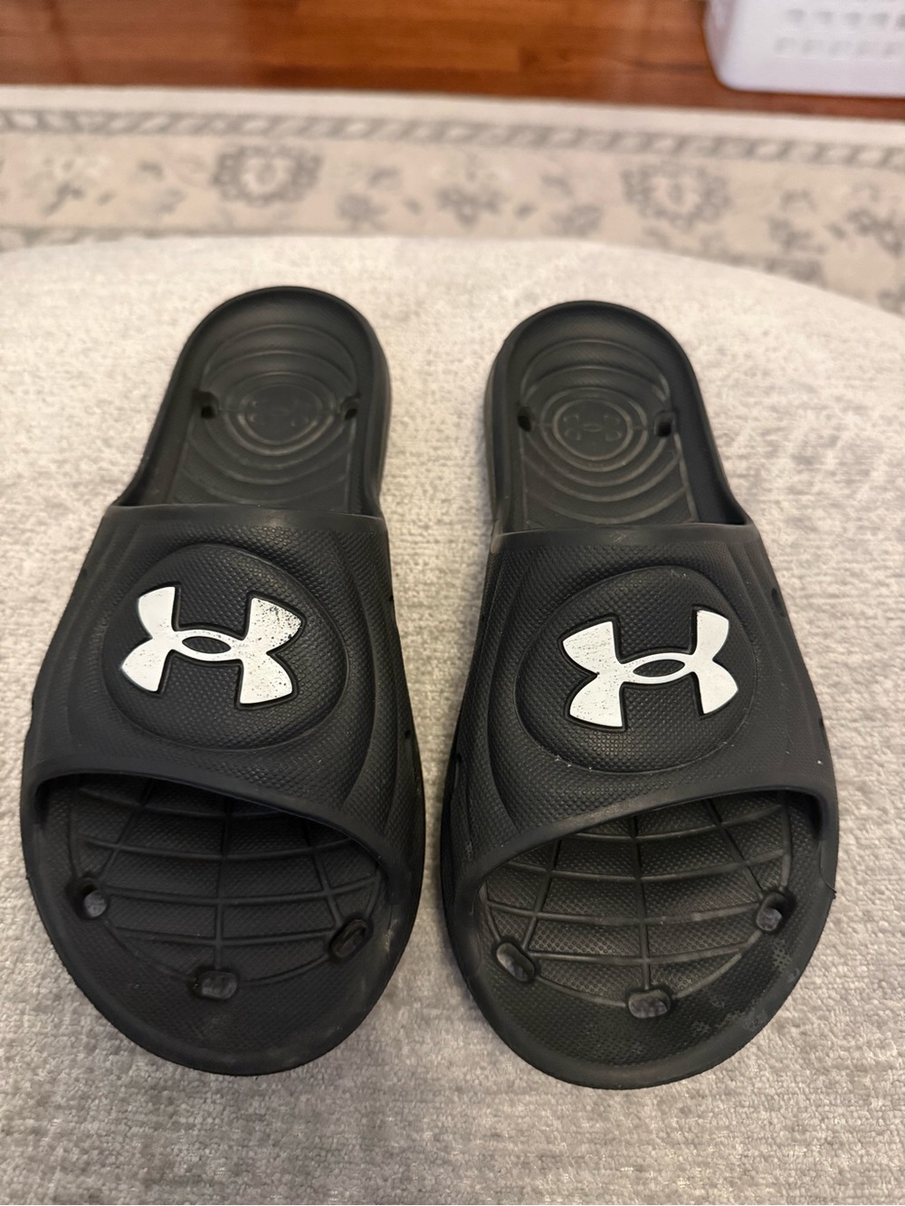 Under Armour Locker Slides Black Boys 5Y / Men’s 5 Sandals Shower Slides